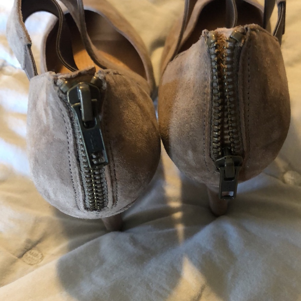 Heels - Picture 4 of 5